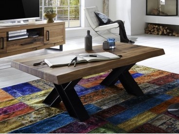 Table basse Ontario avec pieds croisés en métal noir et chêne massif