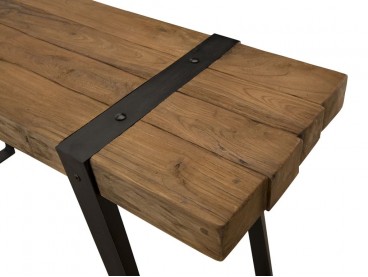 Zoom sur le plateau de la console Santa Ana en bois massif recyclé et métal