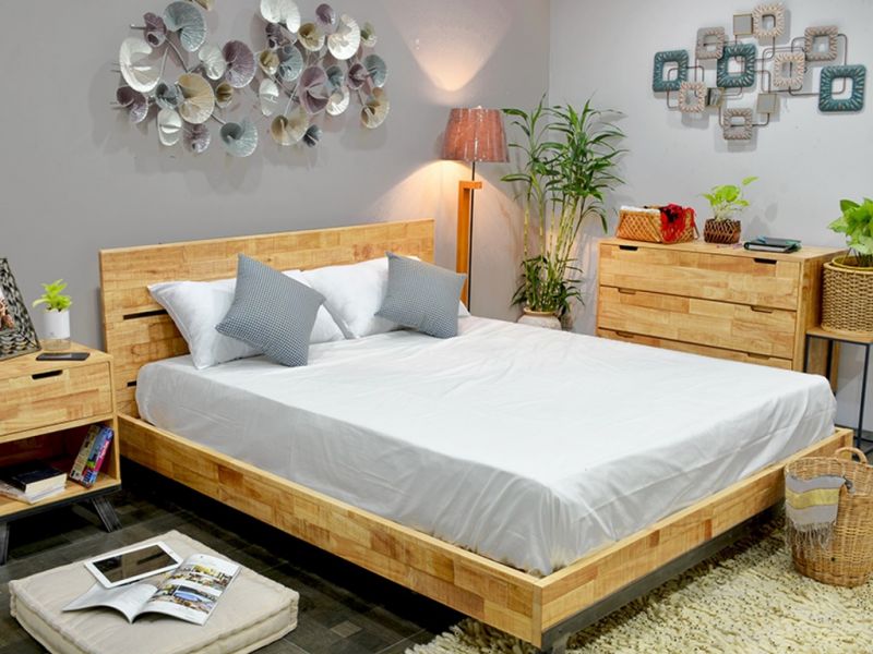 Lit en bois massif recyclé