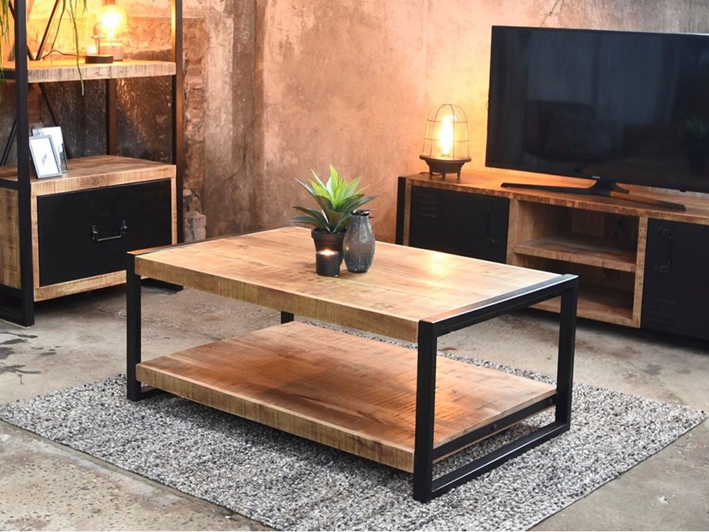 Table basse Lathi en manguier massif de fabrication artisanale.