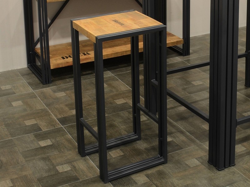 Tabouret haut en hévéa massif recyclé, style industriel Tabouret haut en hévéa massif recyclé, style industriel