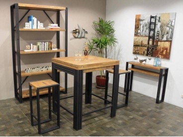 Table bar en hévéa massif recyclé, pieds en métal