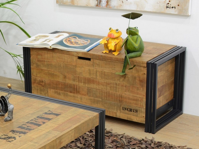 Coffre en bois massif recyclé, style industriel Coffre en bois massif recyclé, style industriel