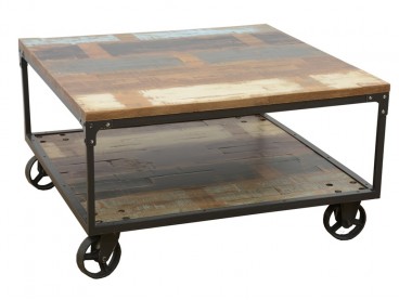 Table basse carrée en bois massif recyclé, sur roulettes
