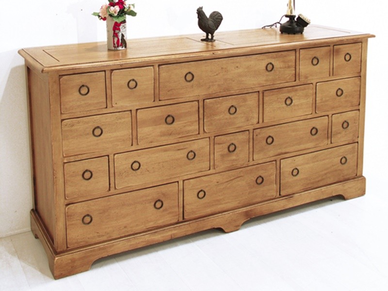 Commode en bois massif finition vernis naturel