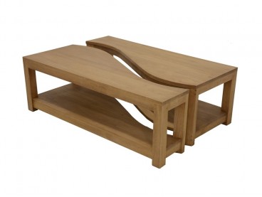 Table basse rectangulaire en bois massif, présenté en vernis naturel
