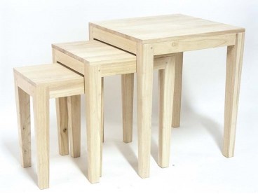 Tables gigognes en bois brut