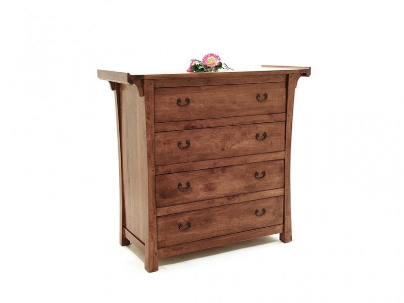 Commode en bois massif vernis foncé