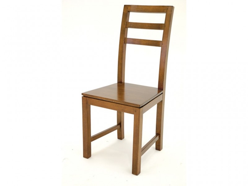 Chaise en hévéa massif, Finition Vernis Foncé Chaise en hévéa massif, Finition Vernis Foncé