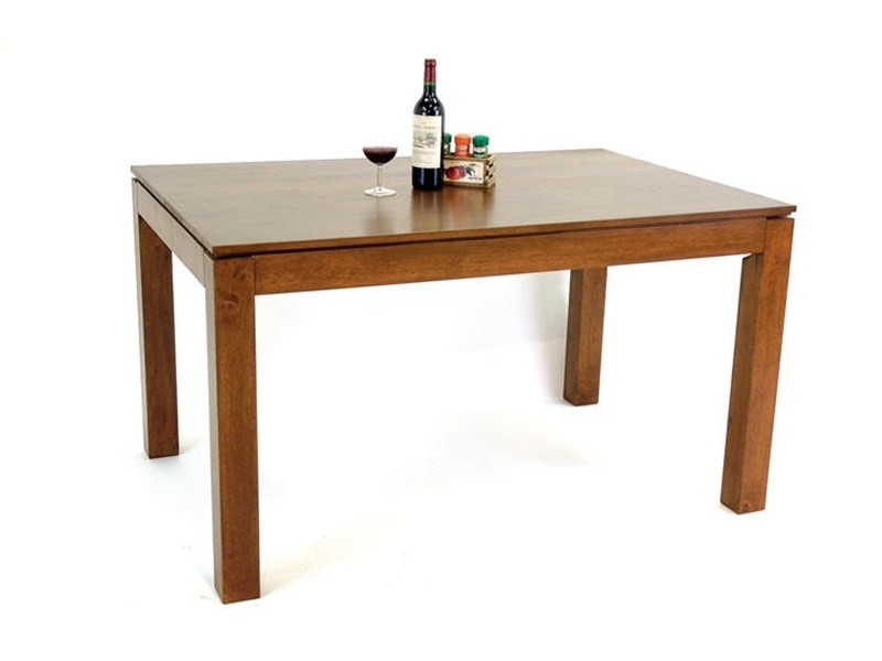 Table de repas en hévéa massif, Finition Vernis Foncé Table de repas en hévéa massif, Finition Vernis Foncé