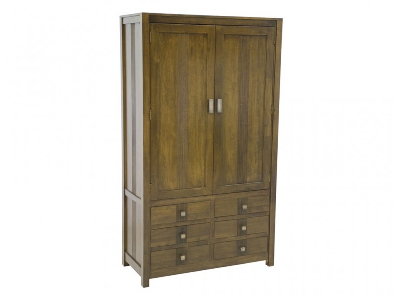 Armoire en hévéa massif, Finition Vernis Foncé Armoire en hévéa massif, Finition Vernis Foncé