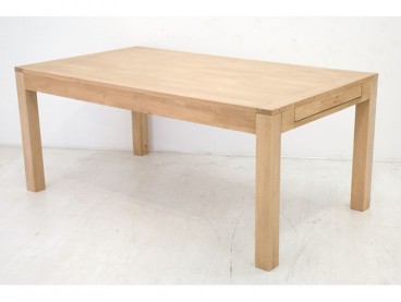 Table de repas Tak en bois massif clair