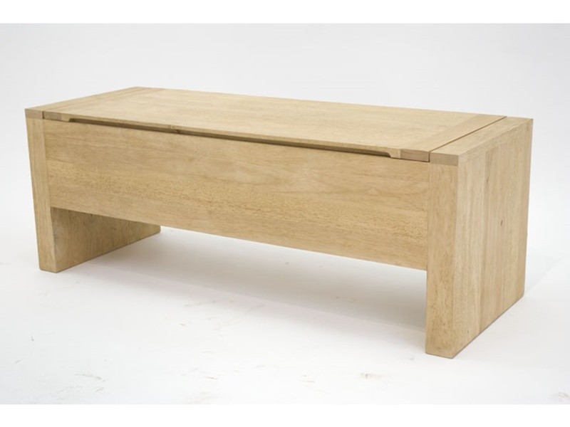 Coffre de lit en bois clair, finition huilé naturel