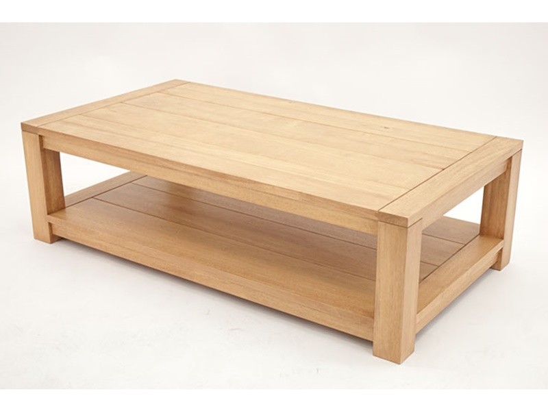 Table basse Thaman en hévéa massif